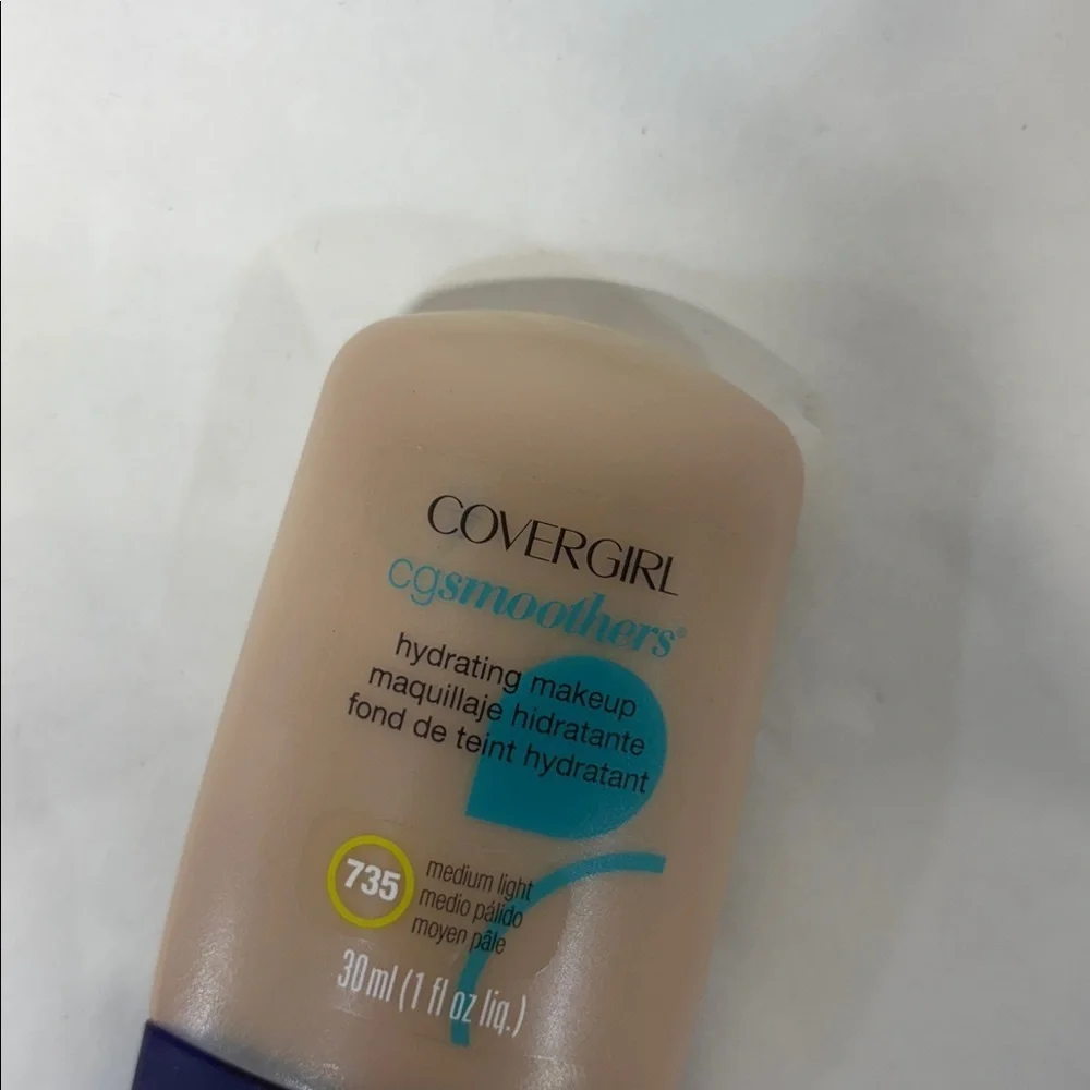 COVERGIRL CG Smoothers Hydrating Makeup - Medium Light 735 makeup